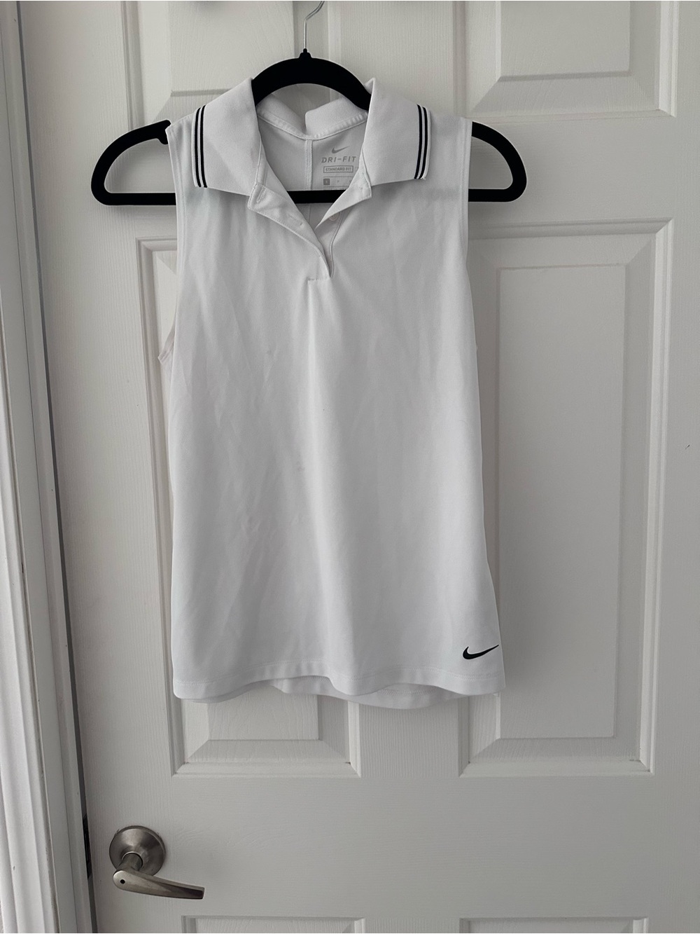 Nike Women’s White Sleeveless Polo Shirt - Picture 8 of 9
